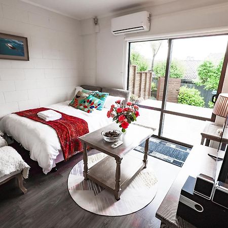 Swimming pool view&new furnished room Auckland Zewnętrze zdjęcie