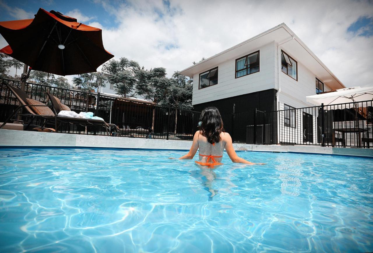 Swimming pool view&new furnished room Auckland Zewnętrze zdjęcie