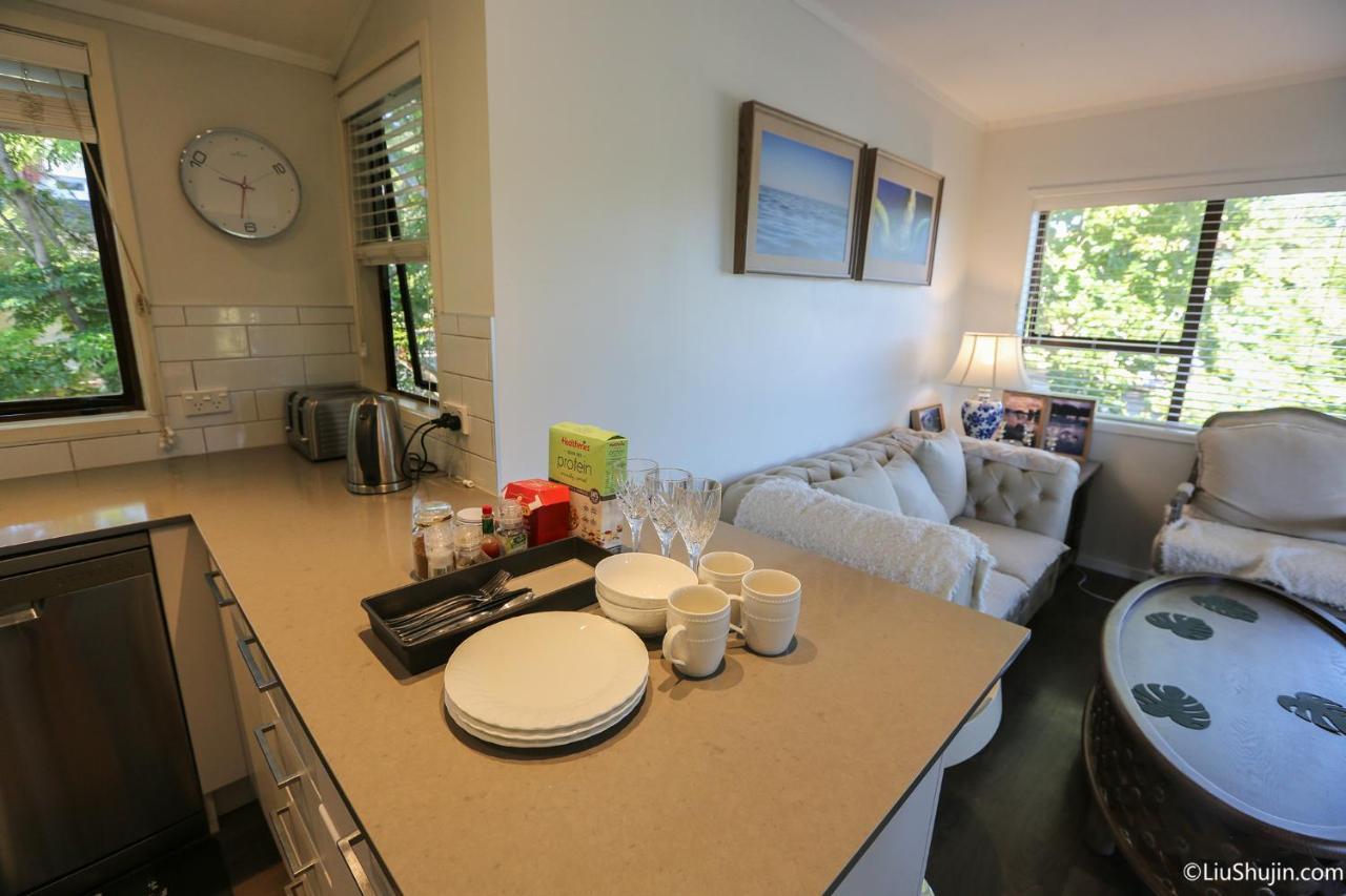 Swimming pool view&new furnished room Auckland Zewnętrze zdjęcie